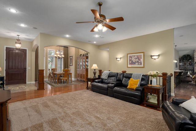 5838 S Brightwater Trail, Springfield, MO 65810