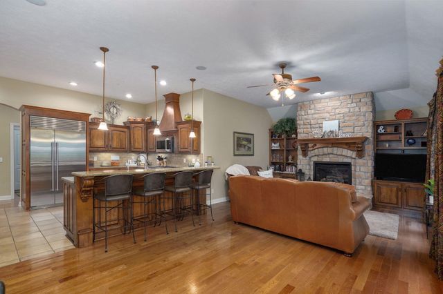 5838 S Brightwater Trail, Springfield, MO 65810