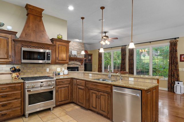 5838 S Brightwater Trail, Springfield, MO 65810