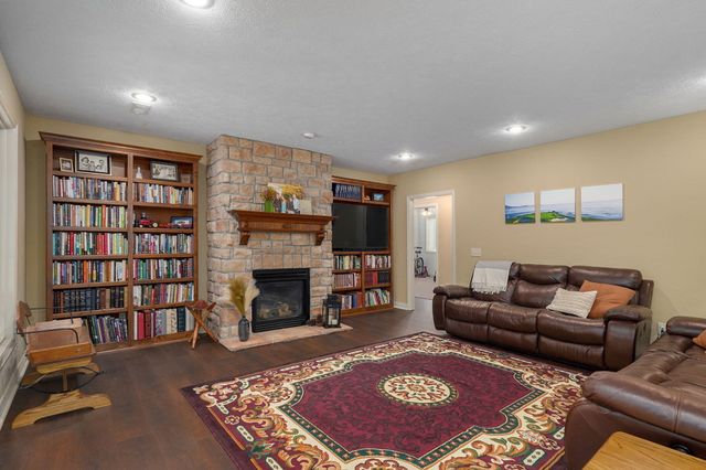 5838 S Brightwater Trail, Springfield, MO 65810