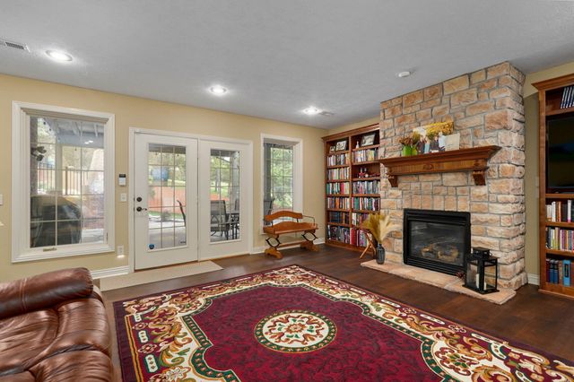 5838 S Brightwater Trail, Springfield, MO 65810