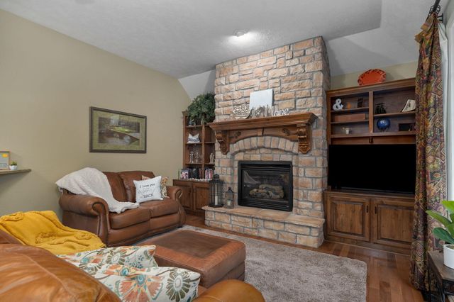 5838 S Brightwater Trail, Springfield, MO 65810