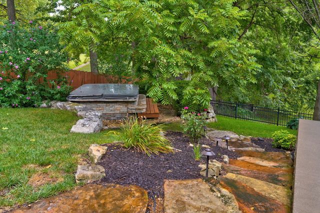 5838 S Brightwater Trail, Springfield, MO 65810