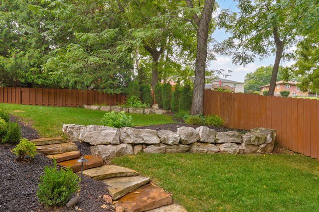 5838 S Brightwater Trail, Springfield, MO 65810