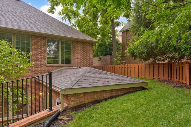 5838 S Brightwater Trail, Springfield, MO 65810