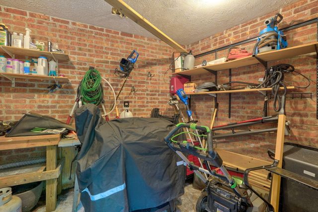 5838 S Brightwater Trail, Springfield, MO 65810