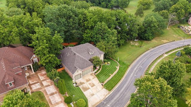 5838 S Brightwater Trail, Springfield, MO 65810