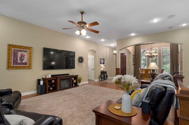 5838 S Brightwater Trail, Springfield, MO 65810