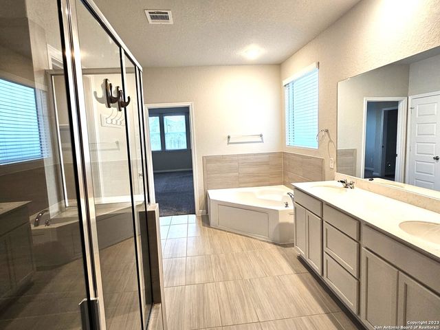 12549 ROTHAU DR, Schertz, TX 78154