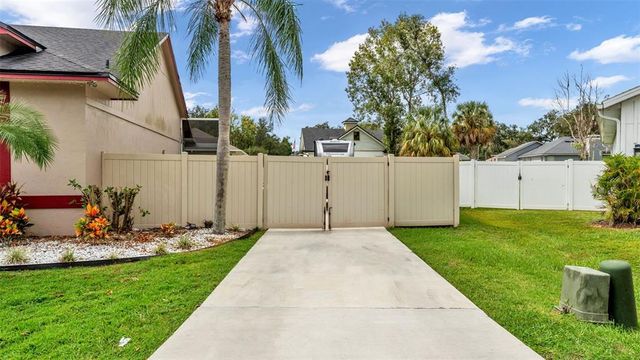 2533 SIX POINT COURT, Lakeland, FL 33811