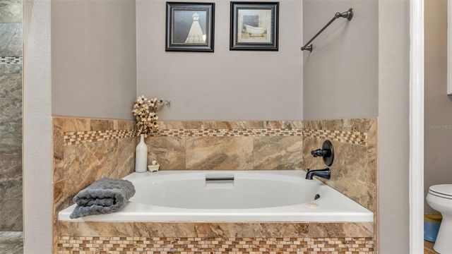 2533 SIX POINT COURT, Lakeland, FL 33811