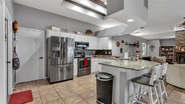 2533 SIX POINT COURT, Lakeland, FL 33811