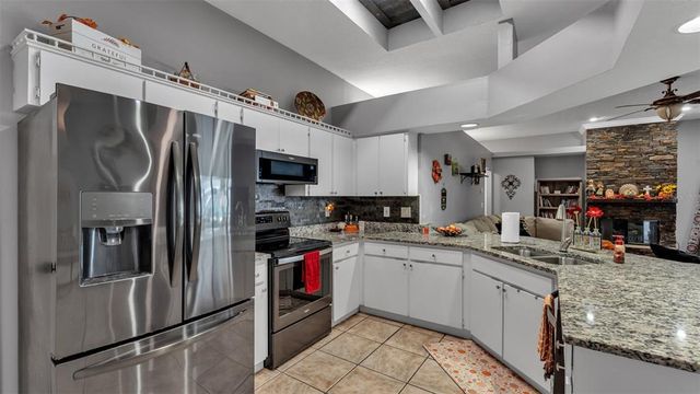 2533 SIX POINT COURT, Lakeland, FL 33811