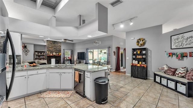 2533 SIX POINT COURT, Lakeland, FL 33811