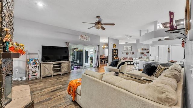 2533 SIX POINT COURT, Lakeland, FL 33811