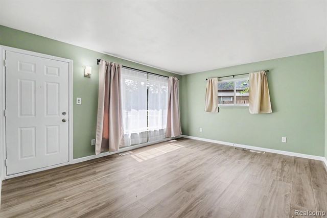 31282 Fernwood Street, Westland, MI 48186