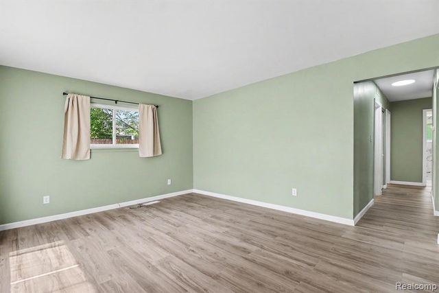 31282 Fernwood Street, Westland, MI 48186