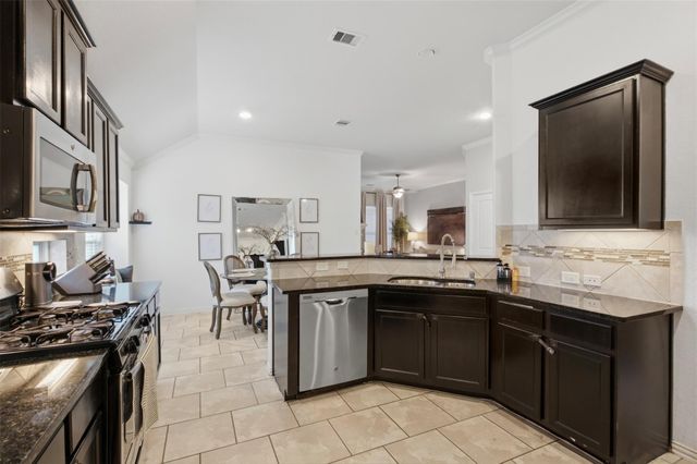 8218 Bay Run Avenue, Baytown, TX 77521