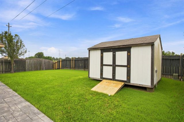 8218 Bay Run Avenue, Baytown, TX 77521