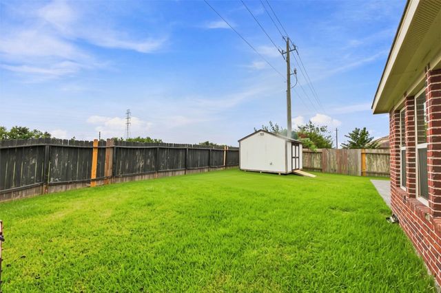 8218 Bay Run Avenue, Baytown, TX 77521