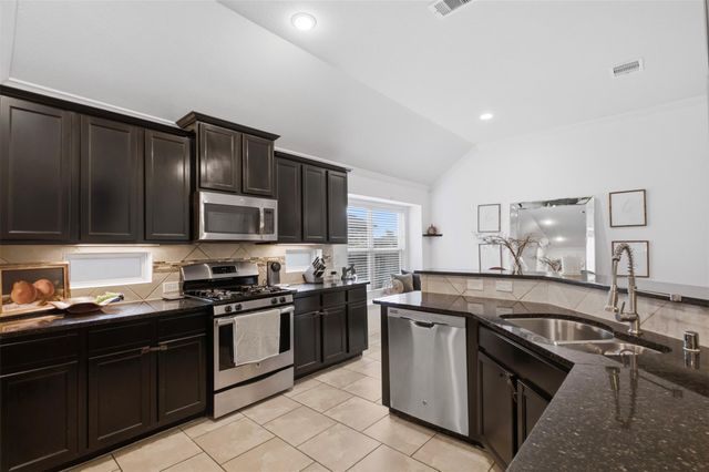 8218 Bay Run Avenue, Baytown, TX 77521