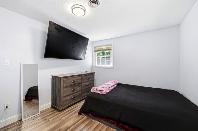9 Woodcliff St, Springfield, MA 01109