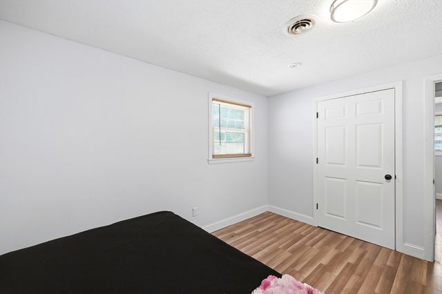 9 Woodcliff St, Springfield, MA 01109