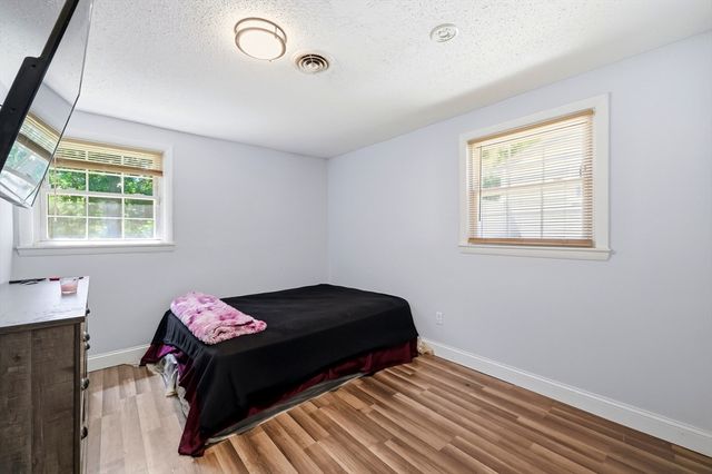 9 Woodcliff St, Springfield, MA 01109