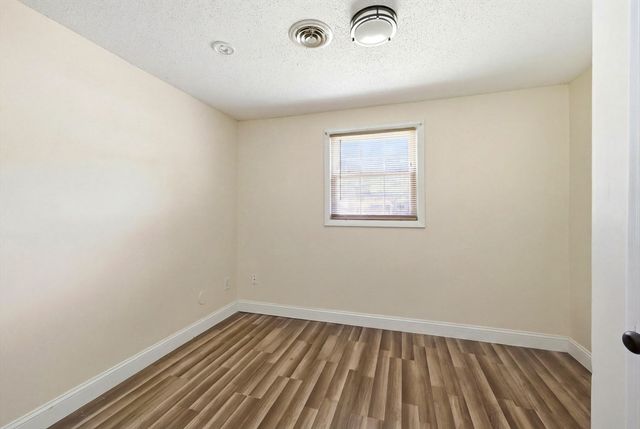 9 Woodcliff St, Springfield, MA 01109