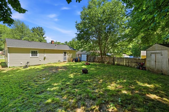 9 Woodcliff St, Springfield, MA 01109