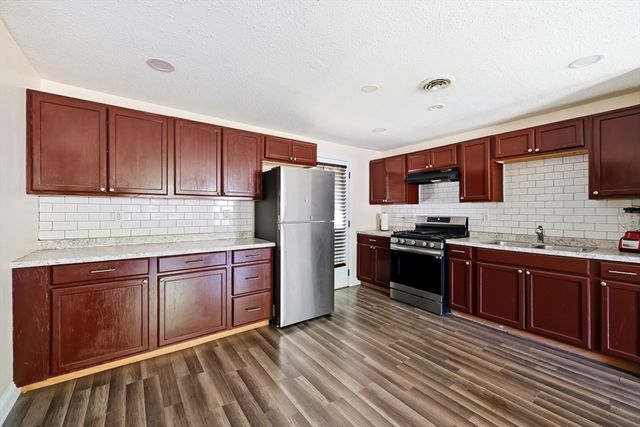 9 Woodcliff St, Springfield, MA 01109