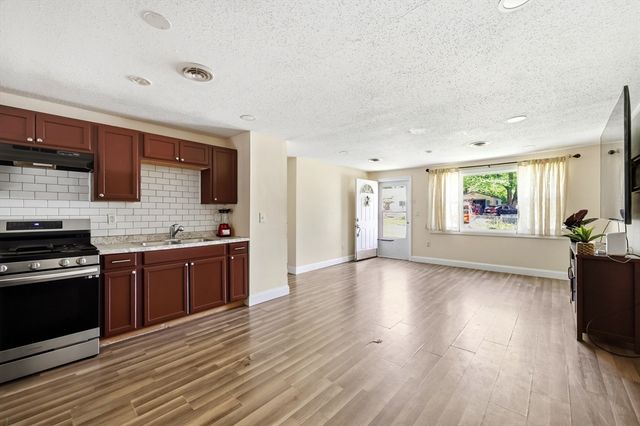 9 Woodcliff St, Springfield, MA 01109