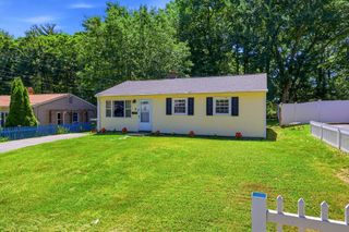 9 Woodcliff St, Springfield, MA 01109