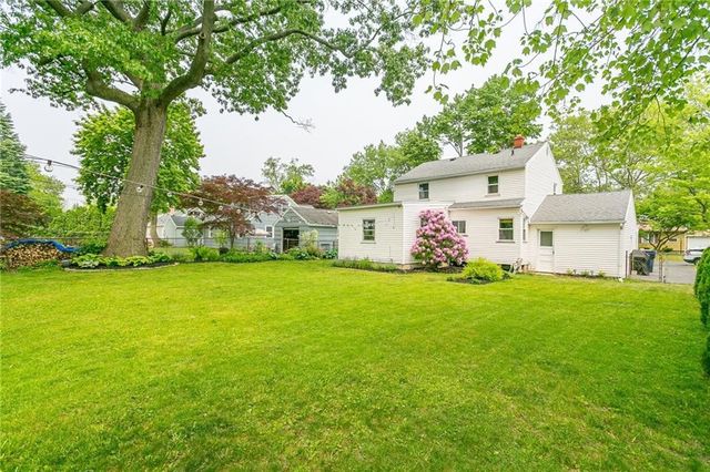 379 Brandon Road, Irondequoit, NY 14622