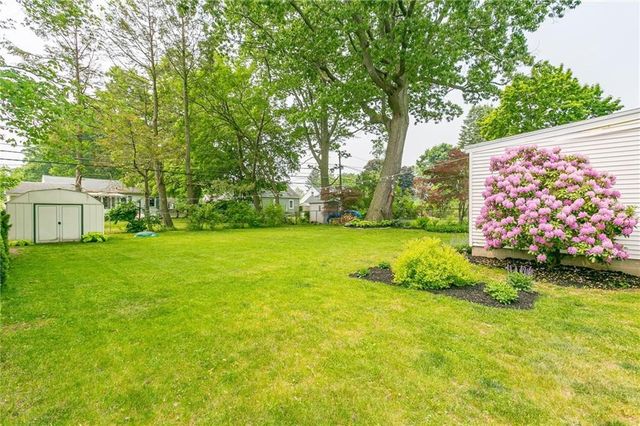 379 Brandon Road, Irondequoit, NY 14622