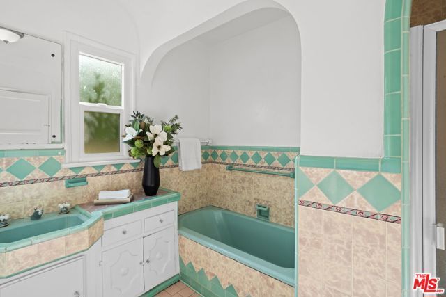 1518 S Durango Avenue, Los Angeles, CA 90035