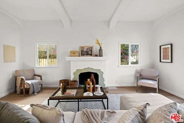 1518 S Durango Avenue, Los Angeles, CA 90035