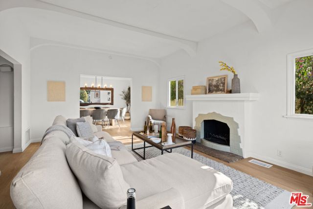 1518 S Durango Avenue, Los Angeles, CA 90035