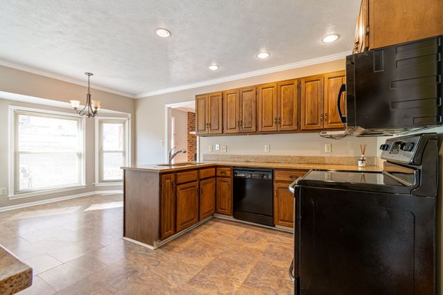 505 Woods Dr, Columbia, TN 38401