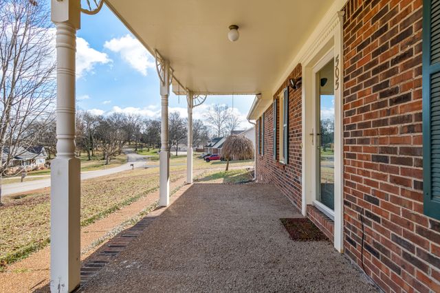 505 Woods Dr, Columbia, TN 38401