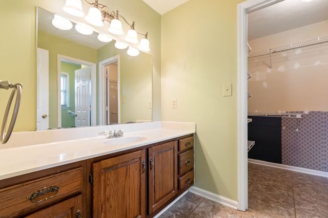 505 Woods Dr, Columbia, TN 38401