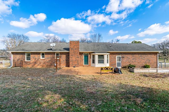 505 Woods Dr, Columbia, TN 38401
