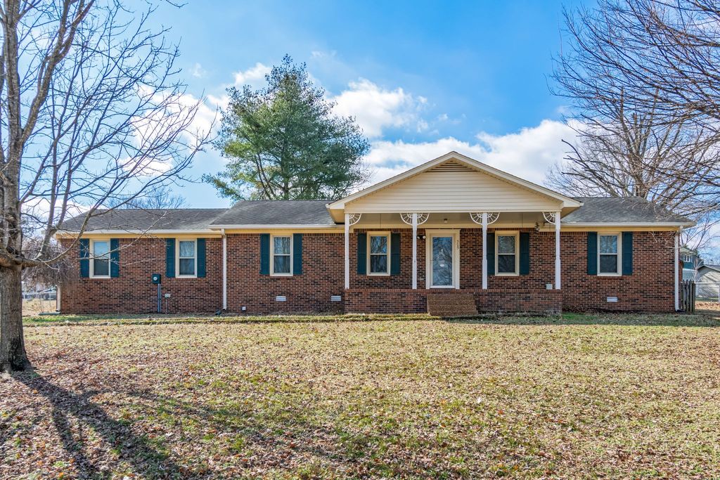 505 Woods Dr, Columbia, TN 38401
