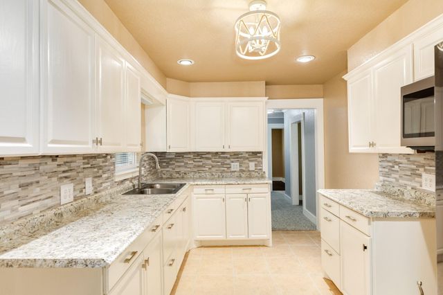 232 Birch Street, Lake Jackson, TX 77566