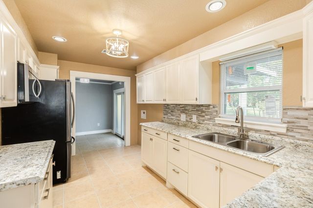 232 Birch Street, Lake Jackson, TX 77566