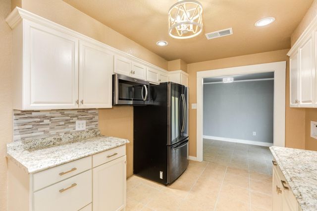 232 Birch Street, Lake Jackson, TX 77566