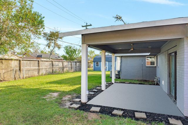 232 Birch Street, Lake Jackson, TX 77566