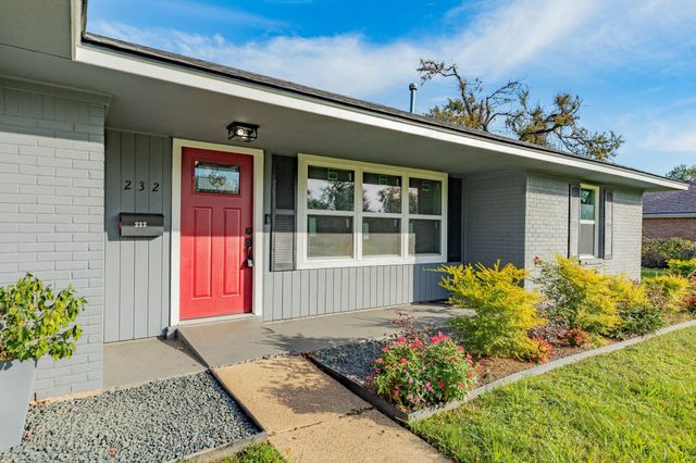 232 Birch Street, Lake Jackson, TX 77566