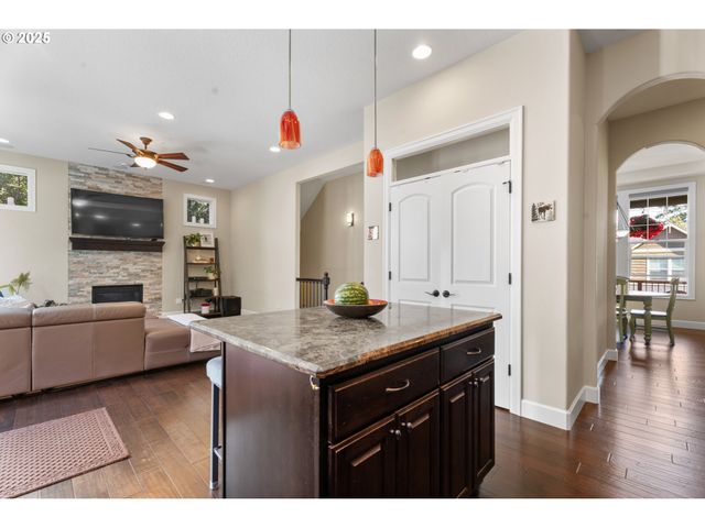 11428 Nw Chloe Ln, Portland, OR 97229