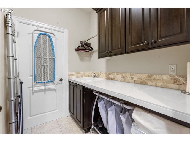 11428 Nw Chloe Ln, Portland, OR 97229